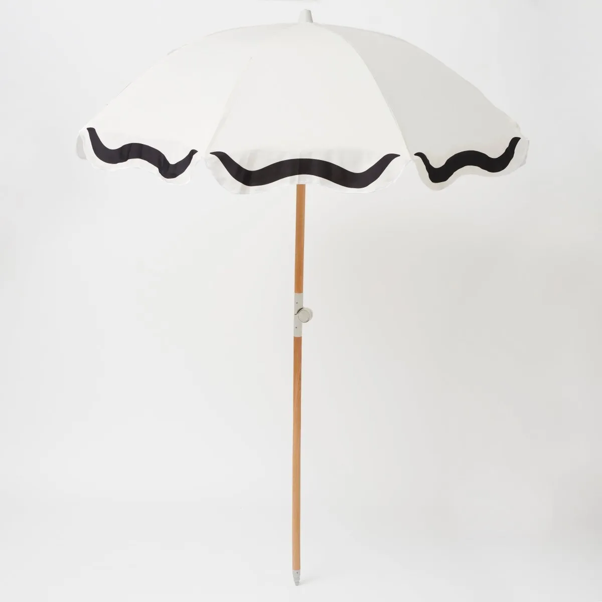 SUNNYLiFE Luxe Beach Umbrella Casa Marbella Vintage Black