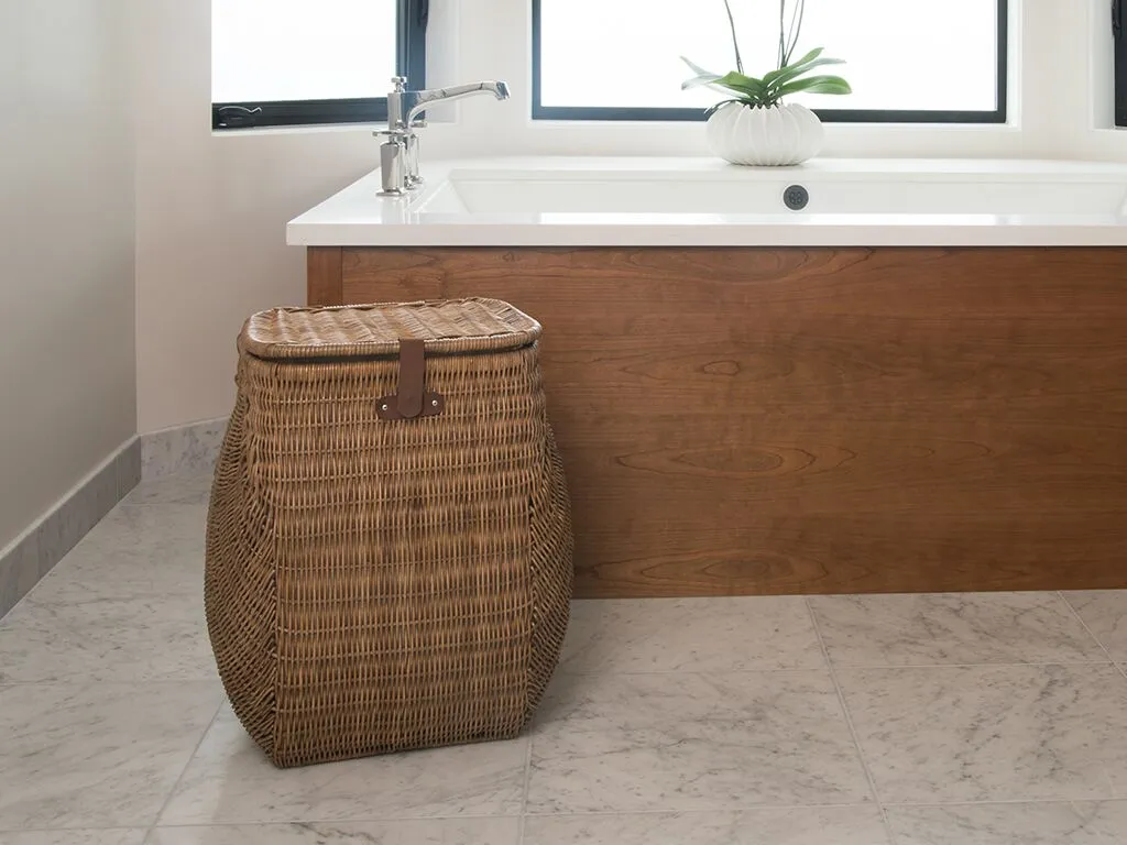 Wicker Hamper with Liner, 2 Load Capacity
